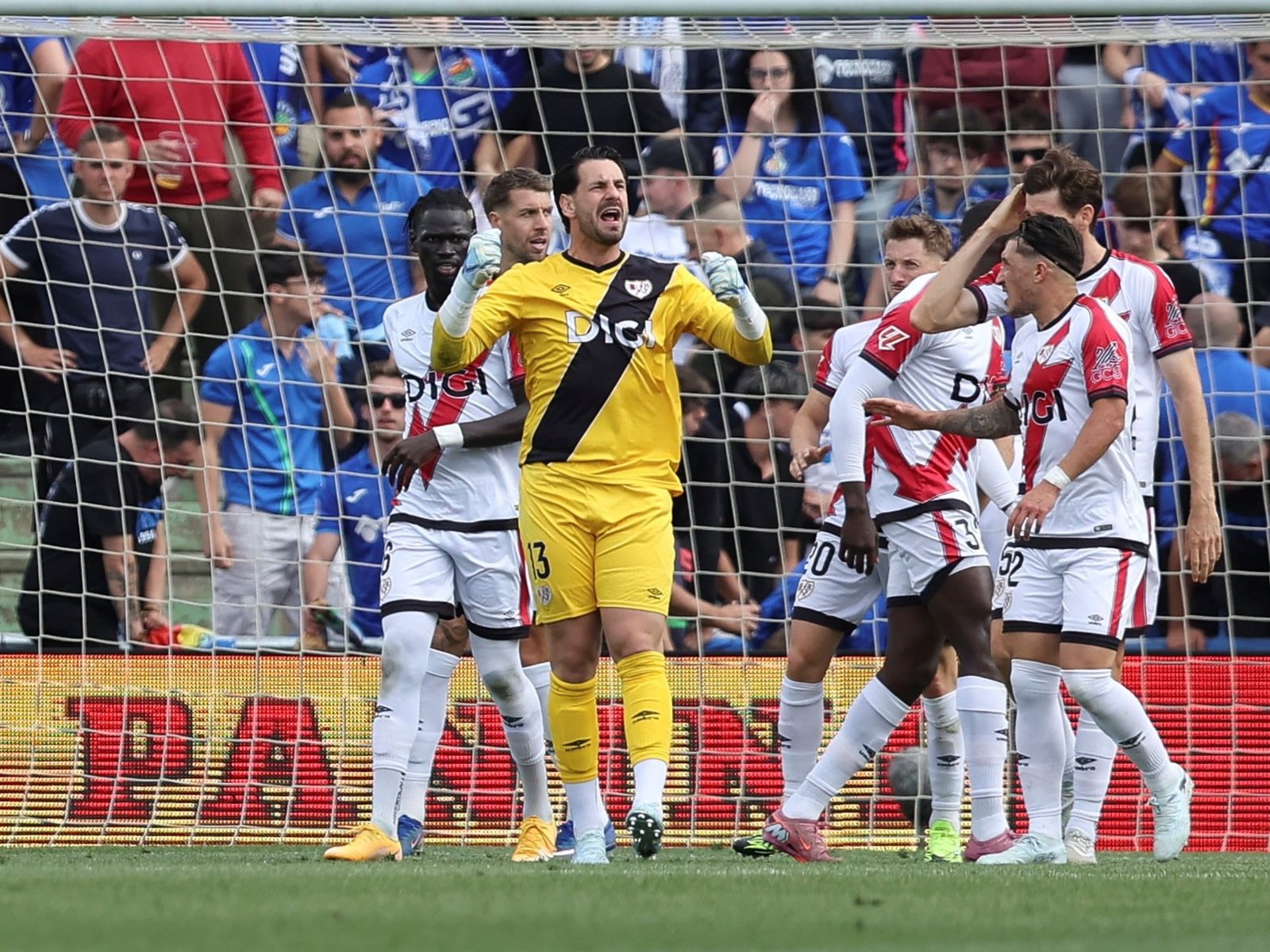 Rayo Vallecano, el club humilde de Madrid que tiene a dos argentinos como emblemas y va por la primera final europea de su historia