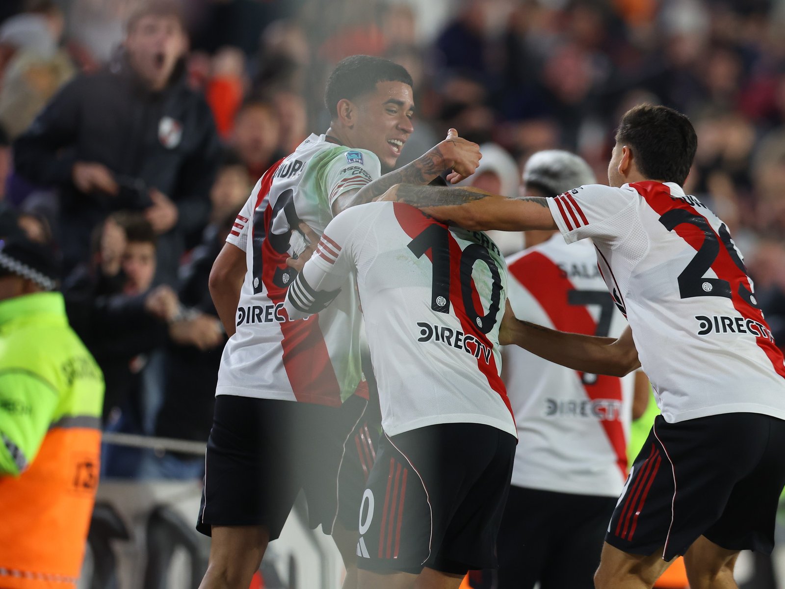 River y Racing, los únicos grandes que siguen vivos, tras unos octavos llenos de batacazos