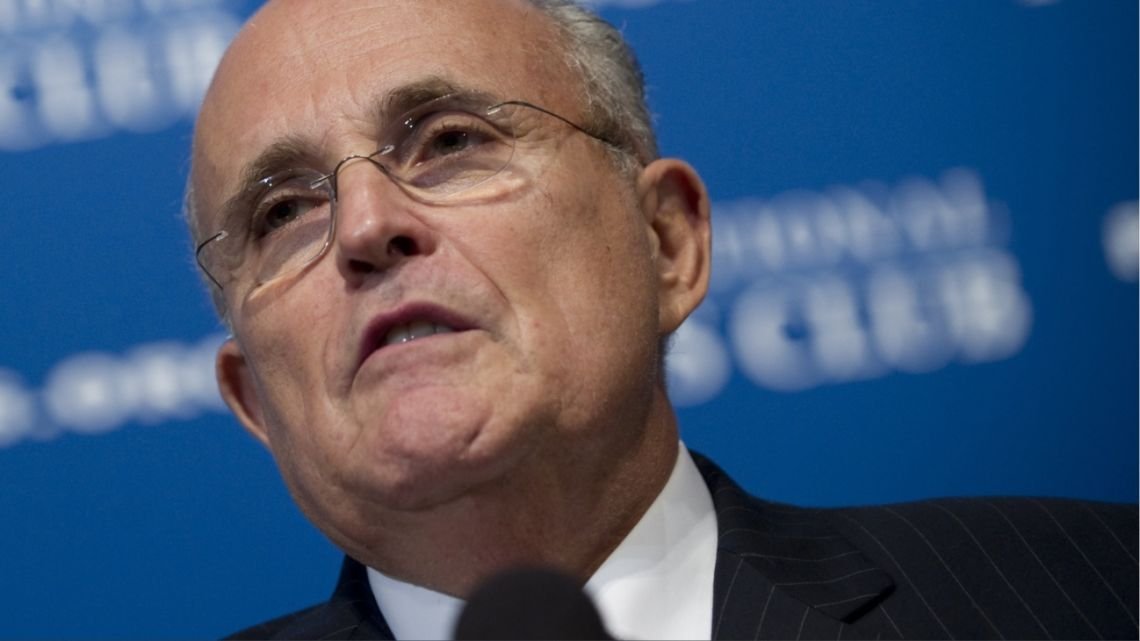 Rudy Giuliani está hospitalizado en "condición crítica"
