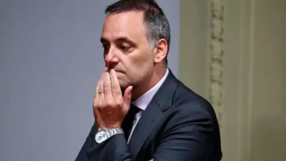 Se conocieron videos de las refacciones en la casa de Adorni en Indio Cúa que habrían costado 245.000 dólares