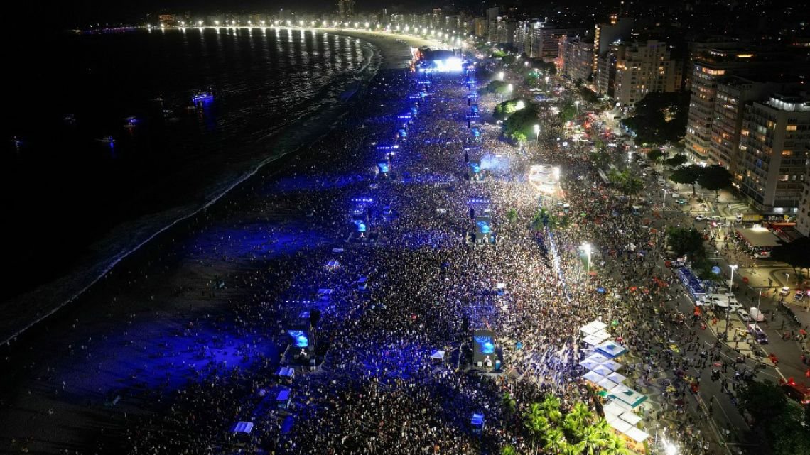 Shakira, Djs, dos millones de personas gratis en Copacabana... Esos lujos 'comunistas' de Brasil