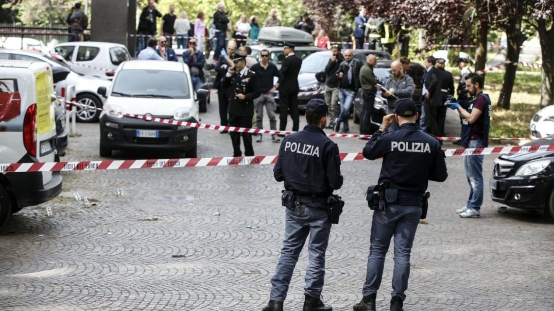Terror en Italia: un auto atropelló a una multitud en Módena, el conductor estaba armado