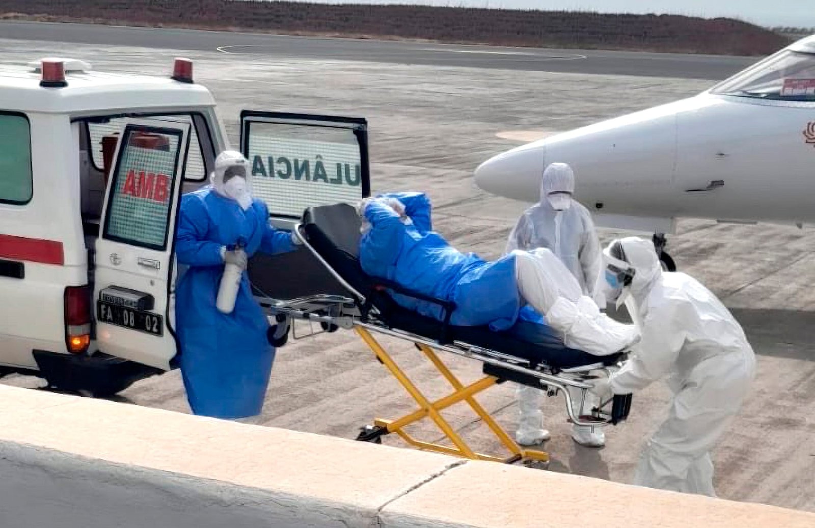 Última hora del brote de hantavirus, en directo | Los 14 españoles del barco con el brote de hantavirus serán examinados en Canarias y trasladados al hospital militar de Madrid