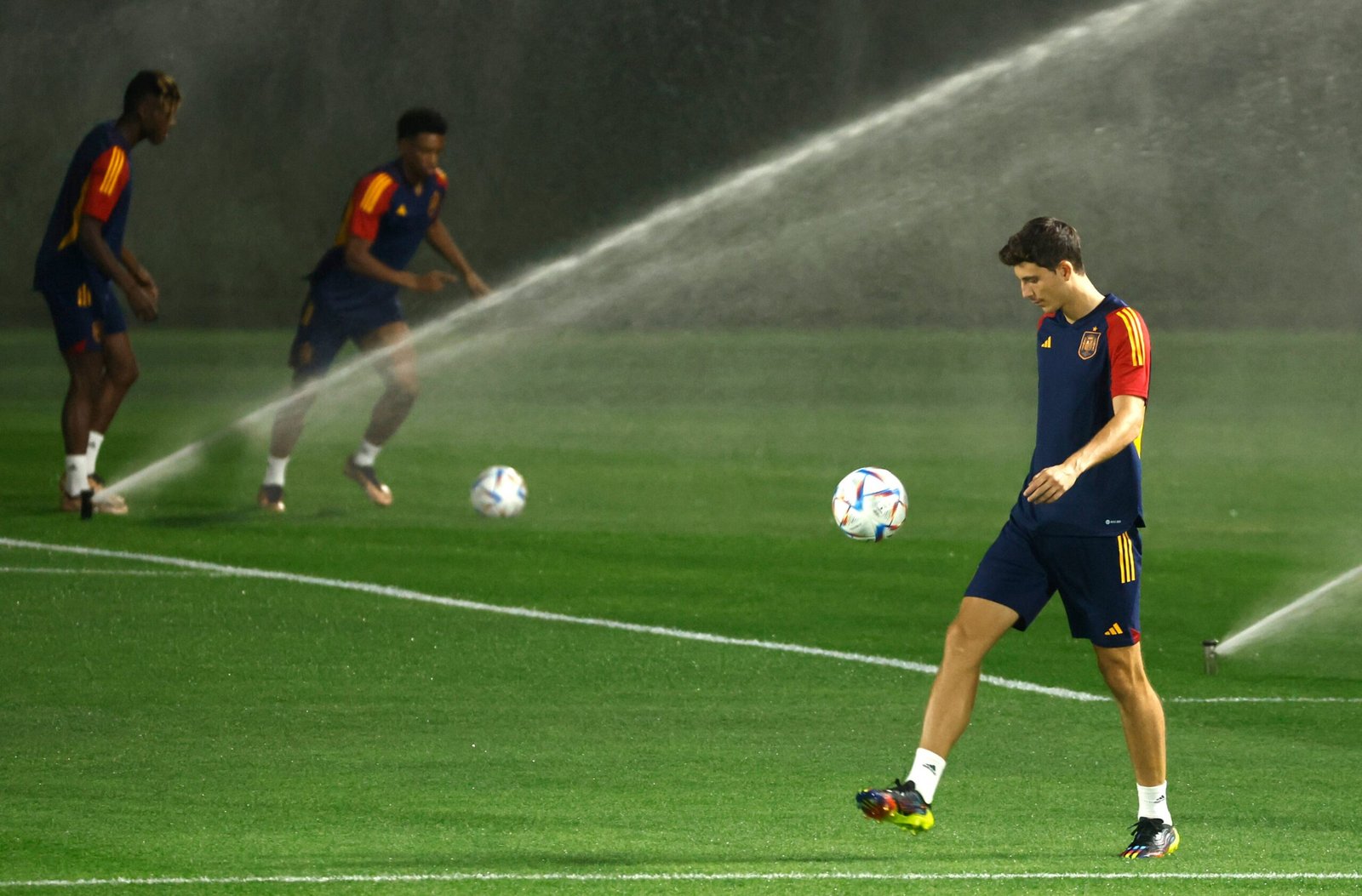 Pau Torres, durante un entrenamiento de la selección española en el Mundial de Qatar, en 2022.