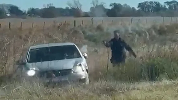 Un hombre fue arrestado cerca de Junín tras una violenta persecución en la ruta cuando planeaba atacar con bombas molotov a su expareja
