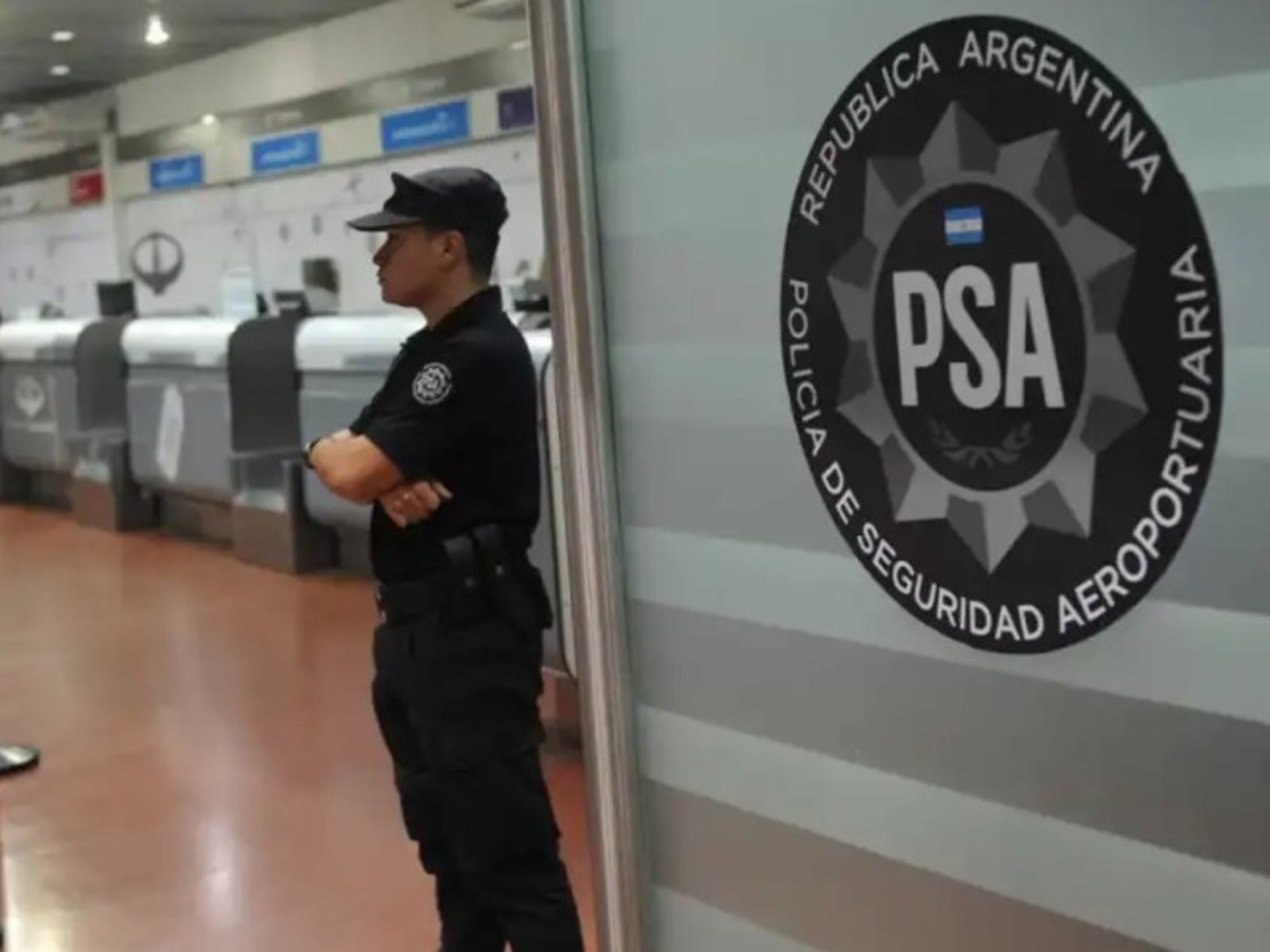 Un pasajero fue detenido en Tucumán por querer tomarse un avión con un arma cargada en la mochila