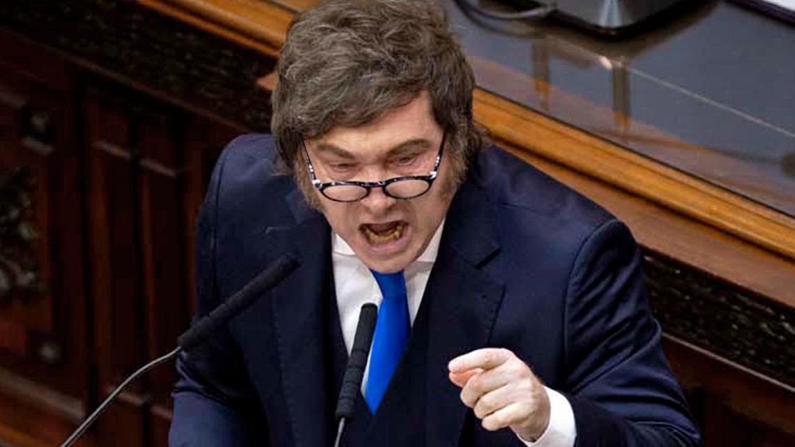 Un potro sin jinete | Perfil