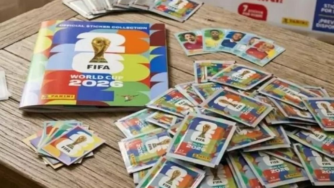 Una campaña solidaria busca llevarles figuritas del Mundial a chicos internados
