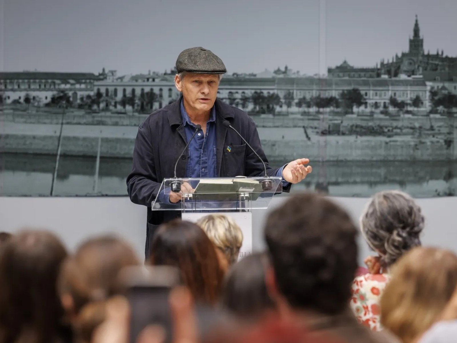 Viggo Mortensen presentó la poesía completa de Kevin Power
