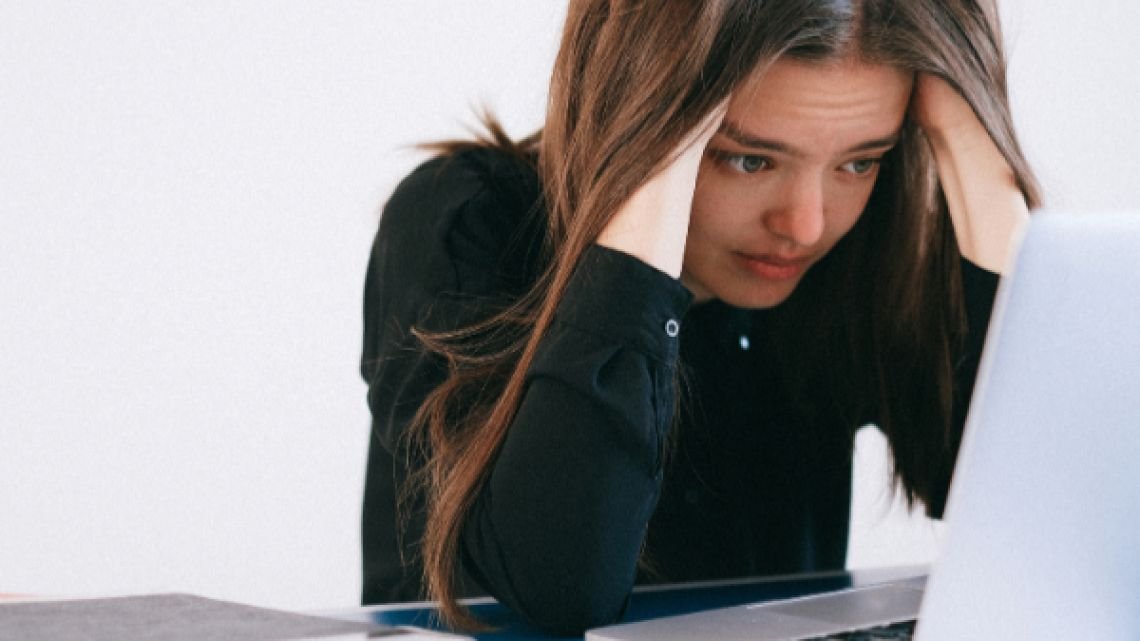 Vuelven a repuntar las solicitudes iniciales por desempleo en EE.UU.
