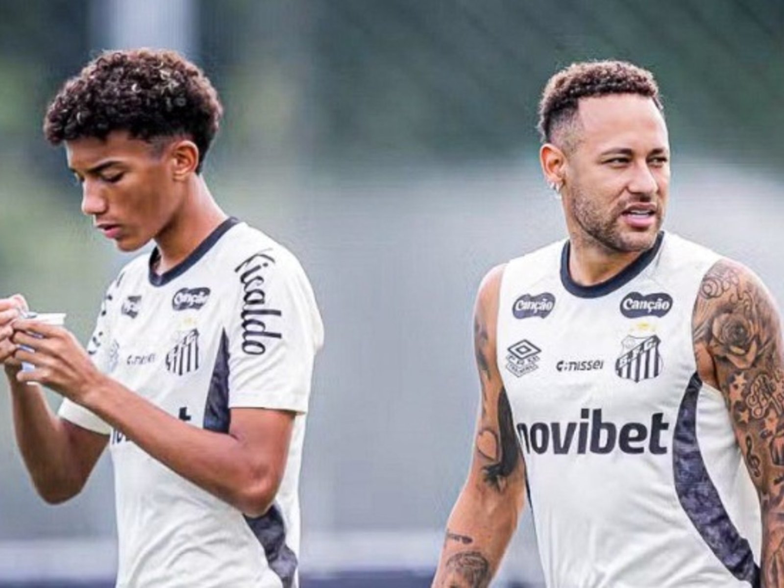 acusan a Neymar de pegarle una fuerte patada y una cachetada al hijo de Robinho