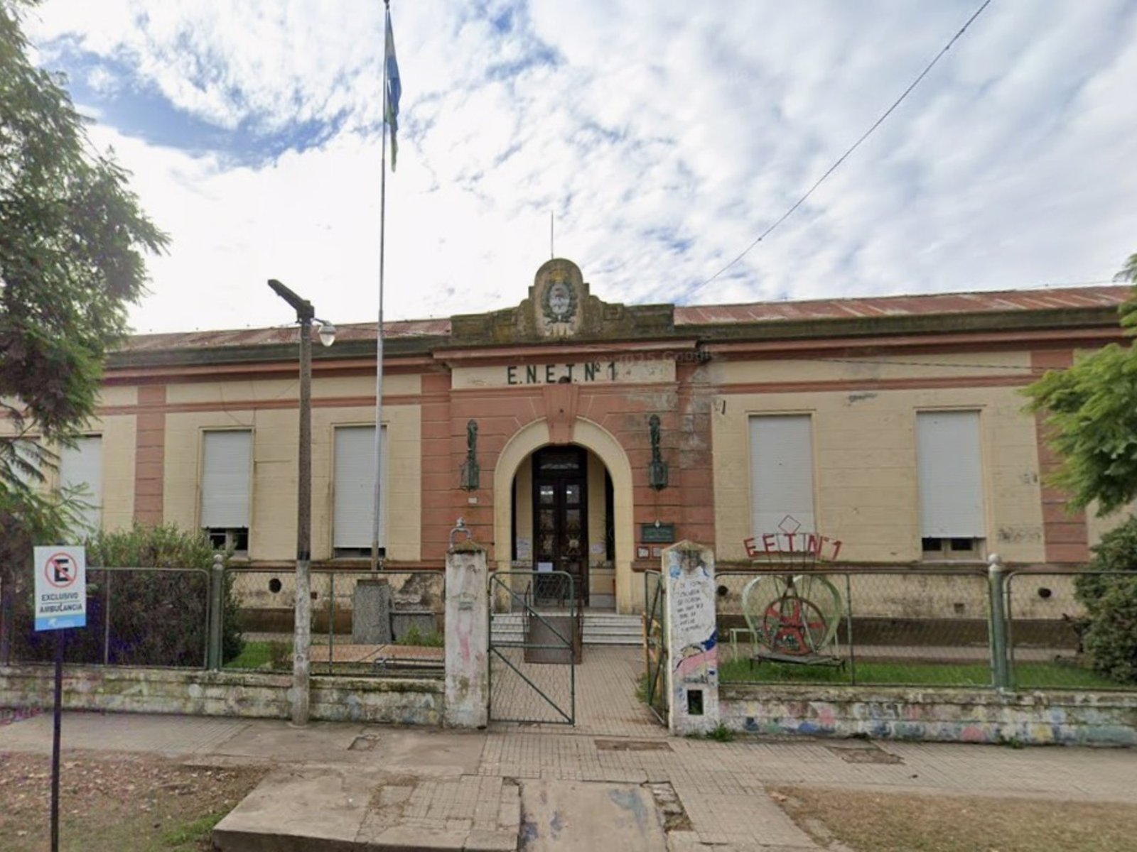 denuncian a una preceptora por robarse 50 mil dólares de un viaje educativo