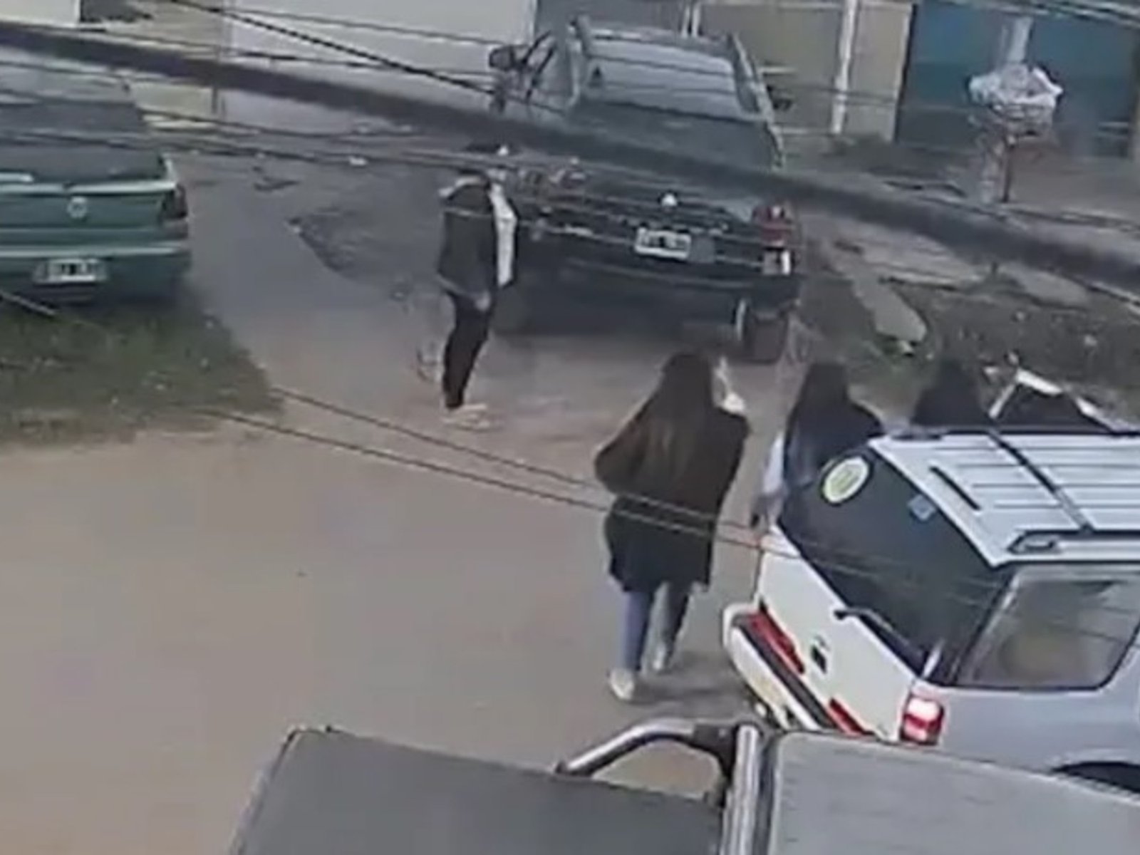 la regresaron desmayada y desangrada a su casa