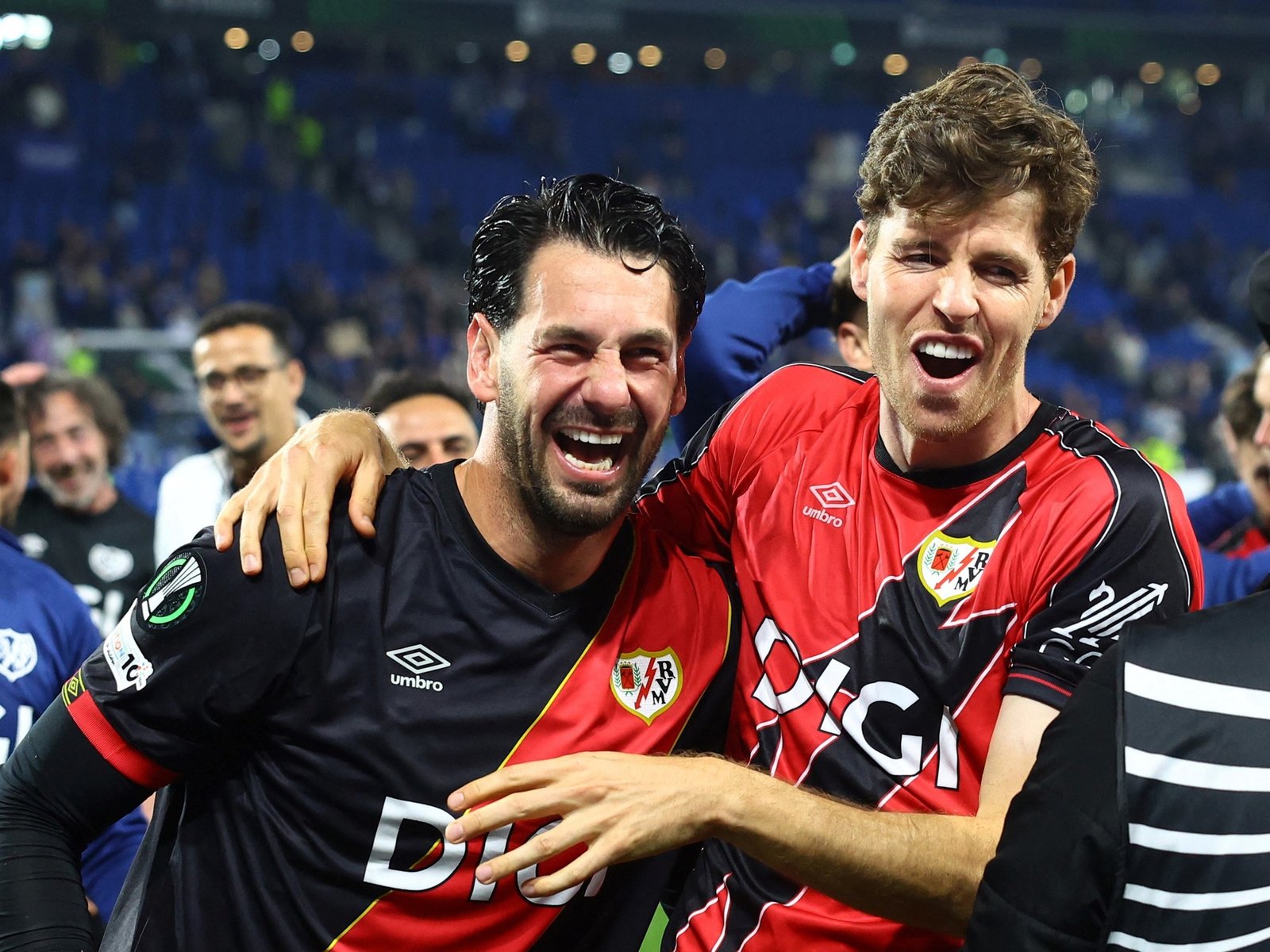 le atajó un penal al Estrasburgo y jugará la final de la Conference League