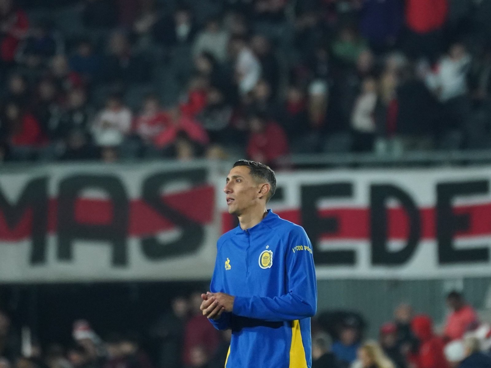 los hinchas de River, lapidarios contra Chiqui Tapia y Di María en el partido contra Rosario Central
