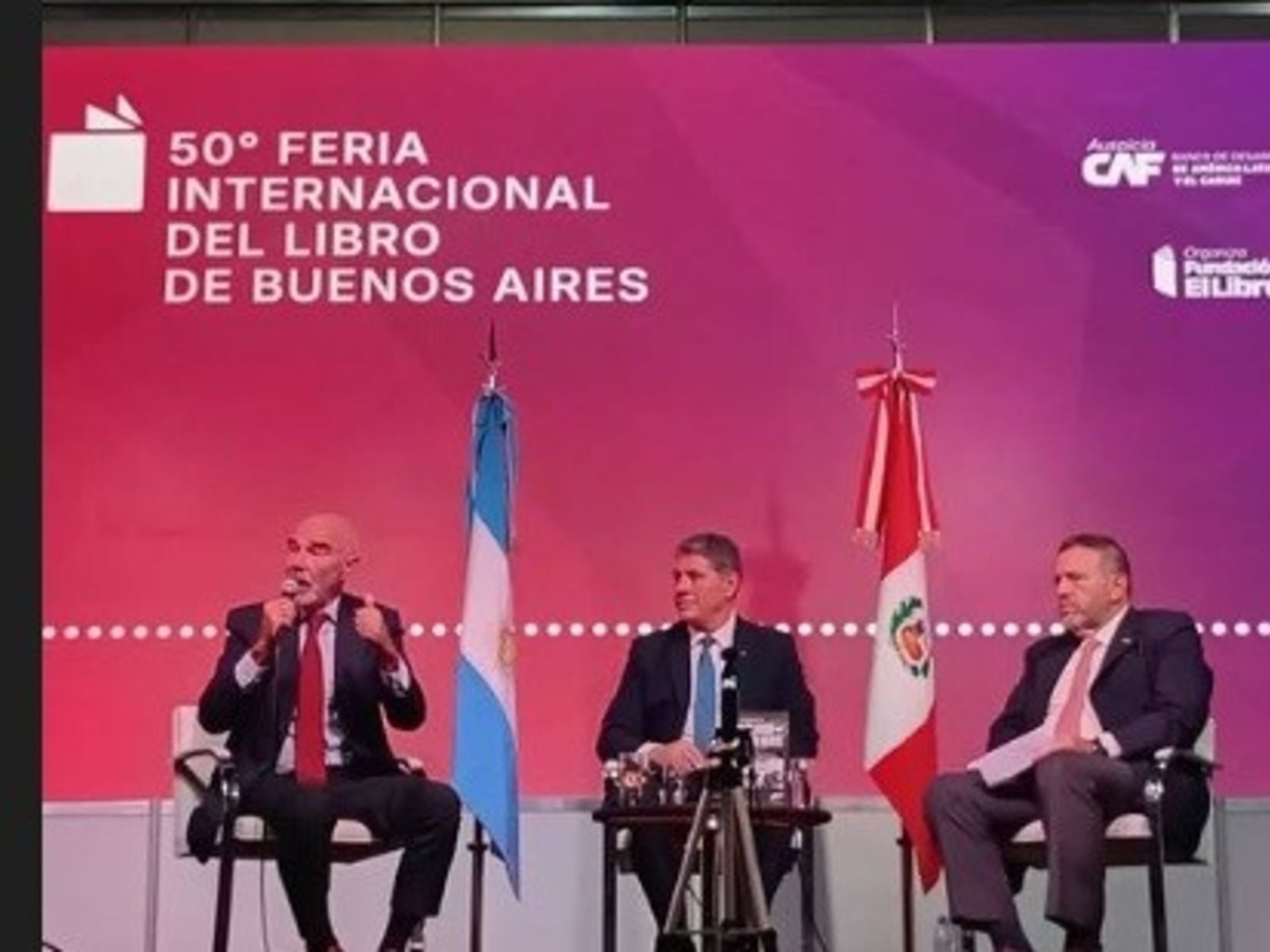 presentaron un libro con relatos de héroes
