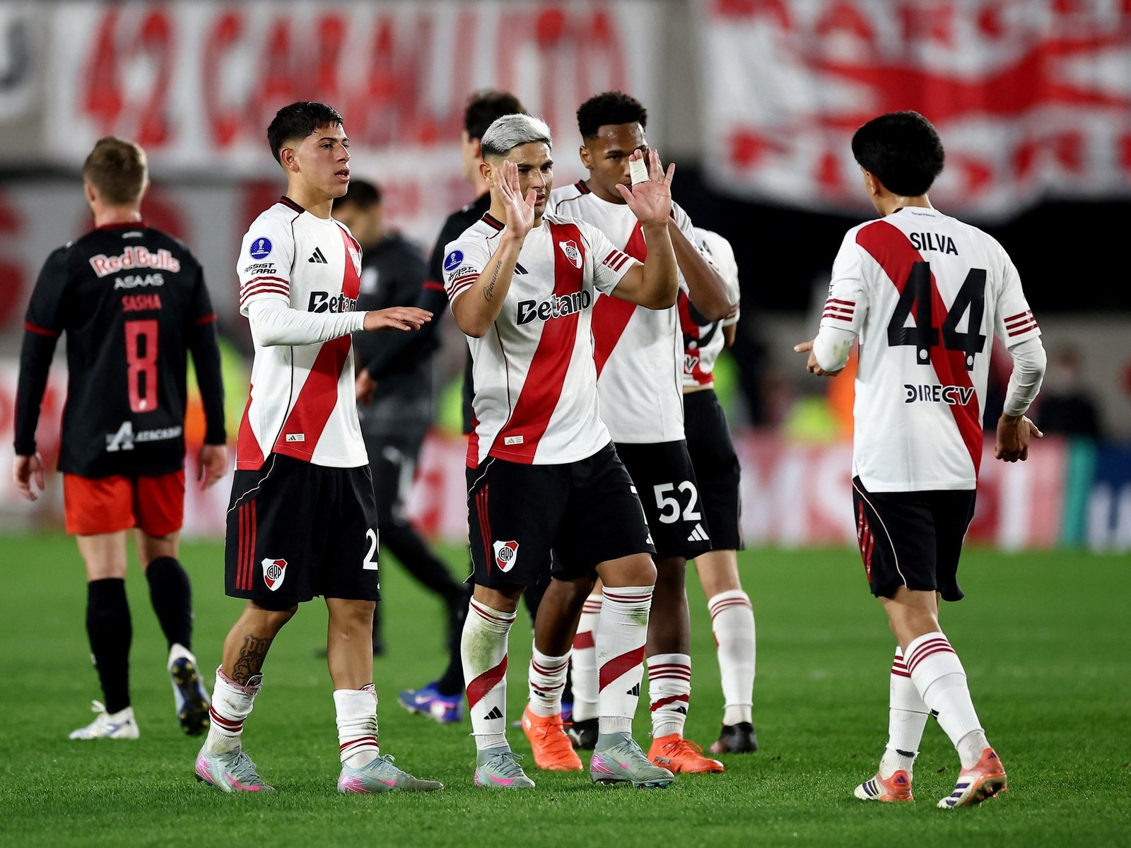 qué futbolistas se van, a cuáles les buscan club y a quiénes vende