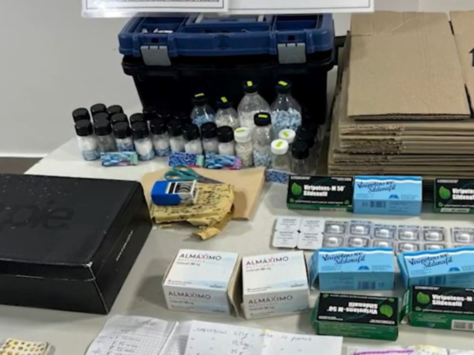 robaba pastillas del laboratorio en el que trabajaba y las revendía por redes sociales