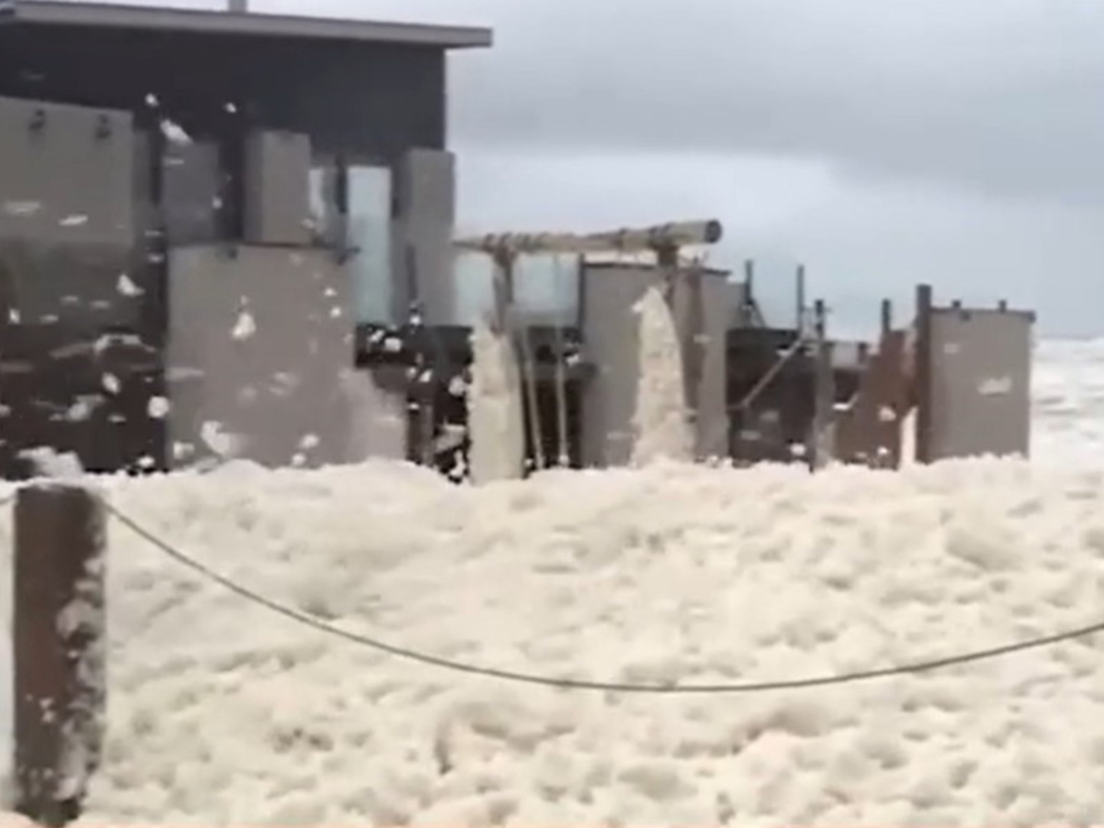 una ciudad de la costa atlántica amaneció con un efecto nevado tras la ciclogénesis