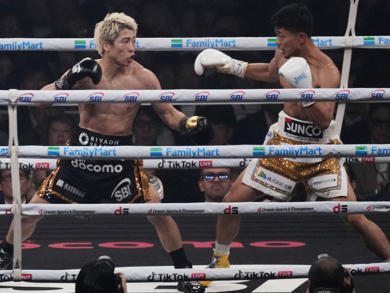 venció a Nakatani en la pelea más grande del boxeo japonés y reafirmó su reinado indiscutido