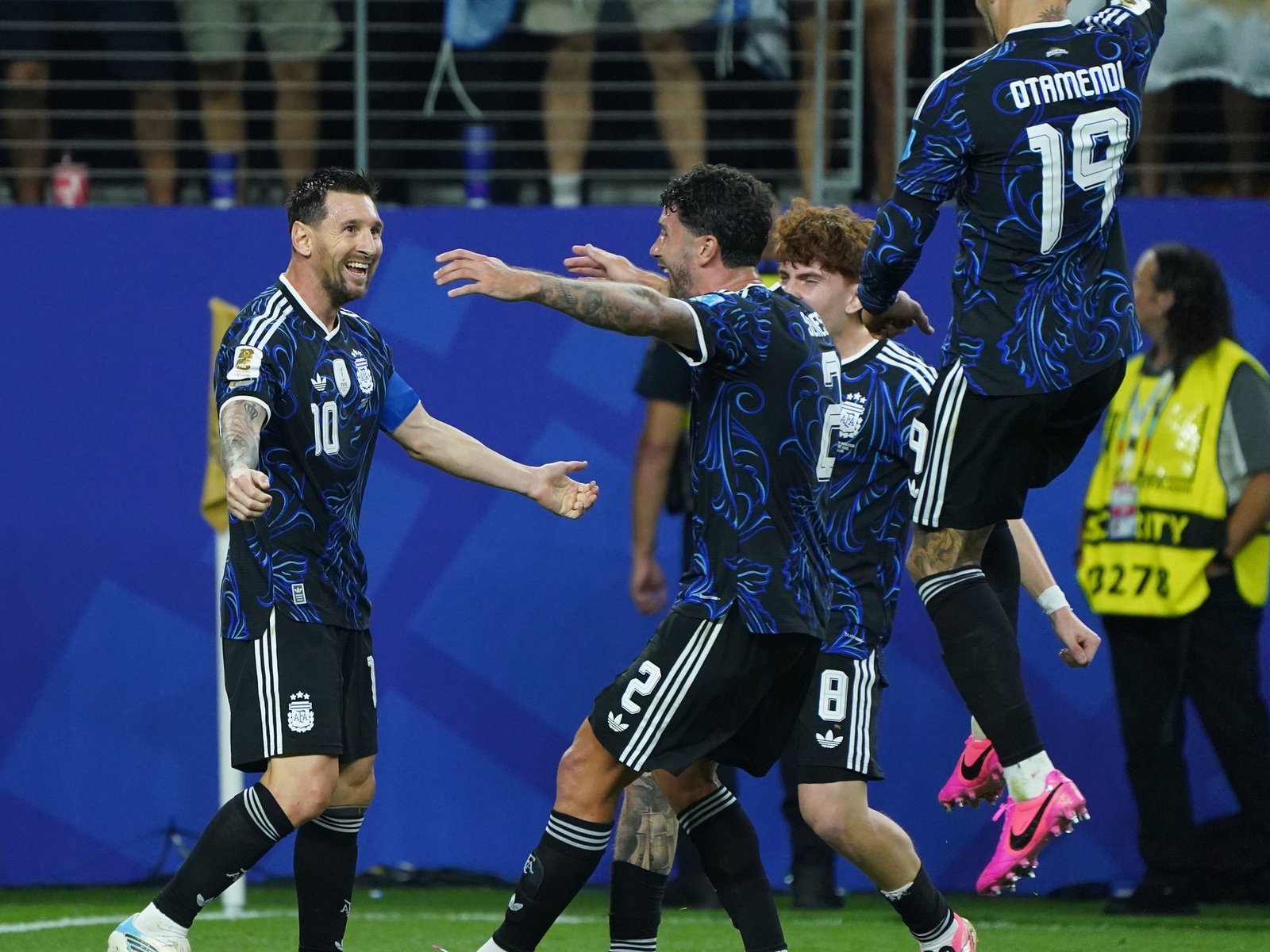Argentina se dio el lujo de hacer pruebas en pleno Mundial y Messi, en apenas media hora, aprovechó para agrandar aún más su leyenda