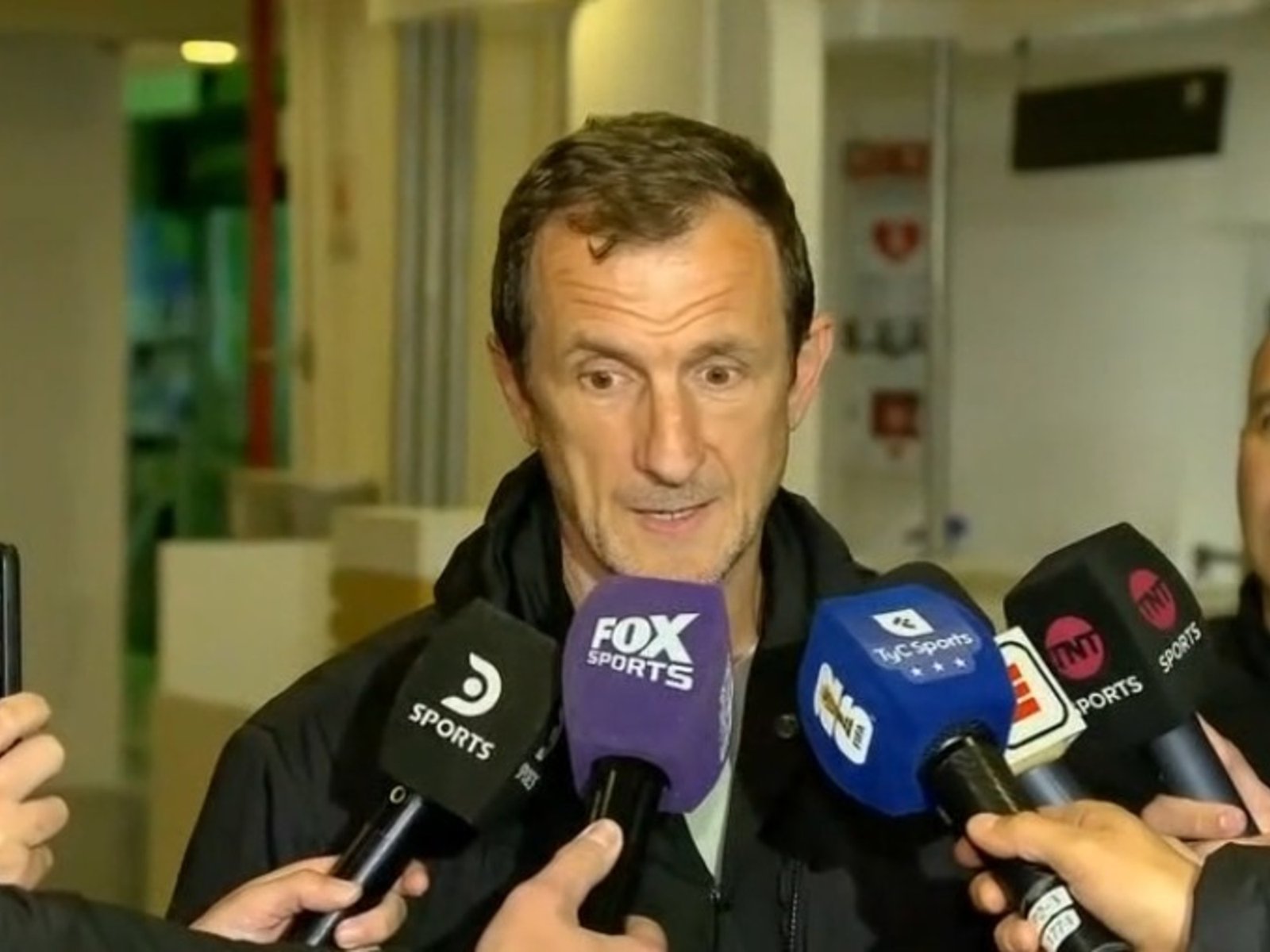 Arruabarrena llegó a la Argentina y aún no formalizó con Boca, pero sueña con armar un equipo que esté "identificado con el hincha"