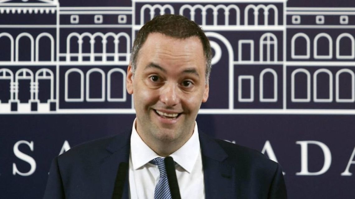 Causa Adorni: investigan si una empleada estatal facturó una compra para la casa del jefe de Gabinete por más de $8 millones
