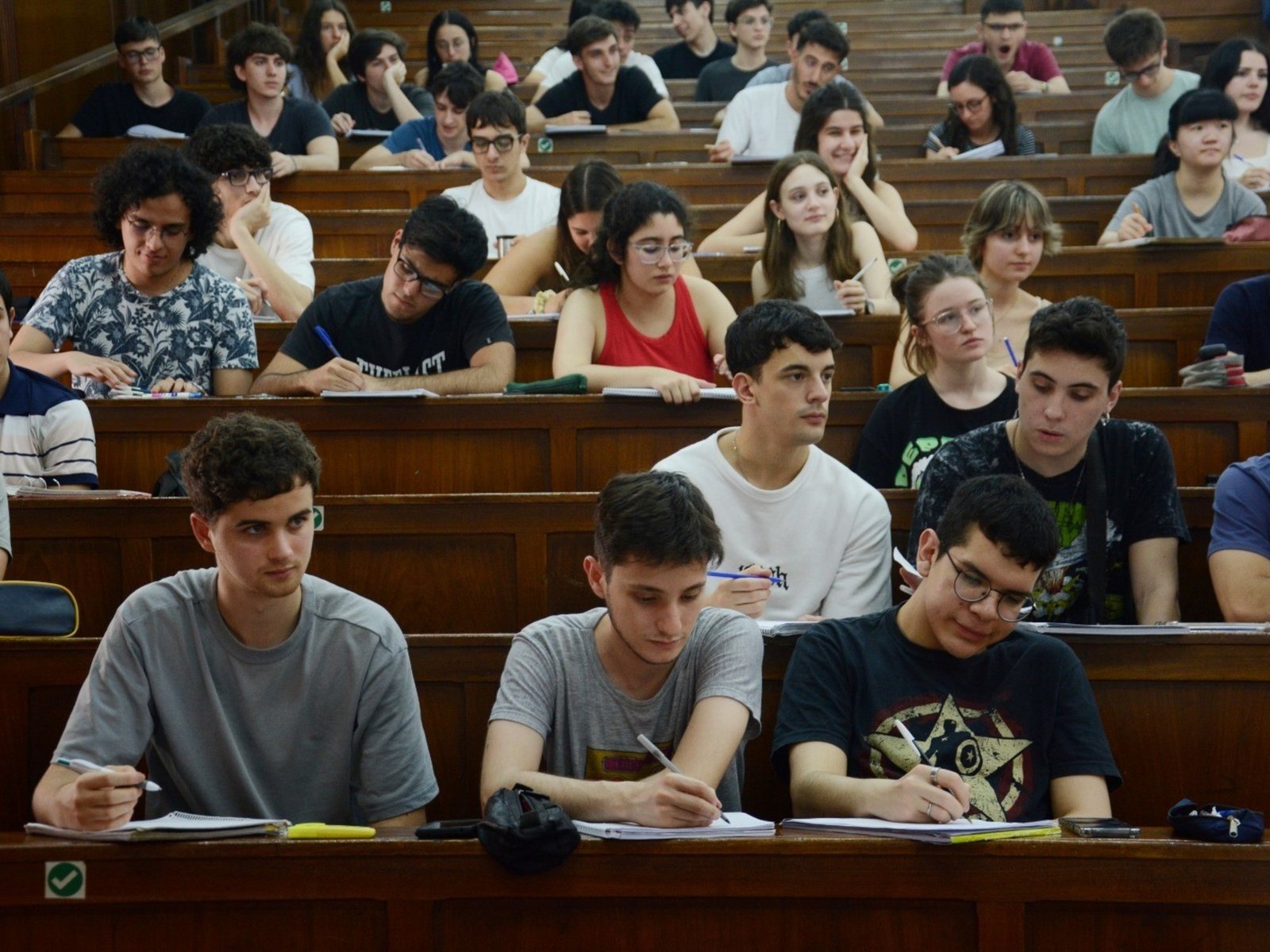 Dan por aprobadas muchas materias del CBC de forma automática a los que egresan de colegios de la UBA