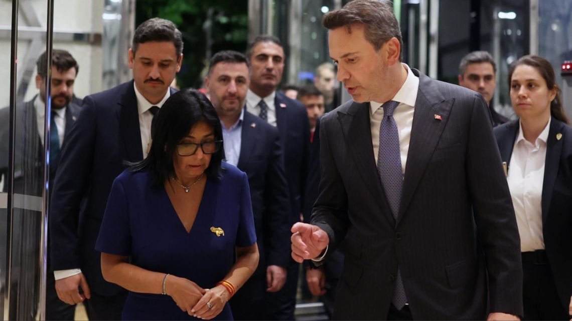 Delcy Rodríguez desembarcó sorpresivamente en Turquía tras su paso por India