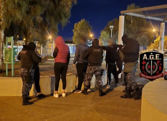Detienen a una mujer con pedido de captura en plaza San Miguel