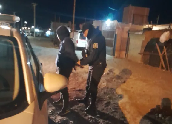 Detuvieron a un joven tras intentar apuñalar a su pareja en Kilómetro 8