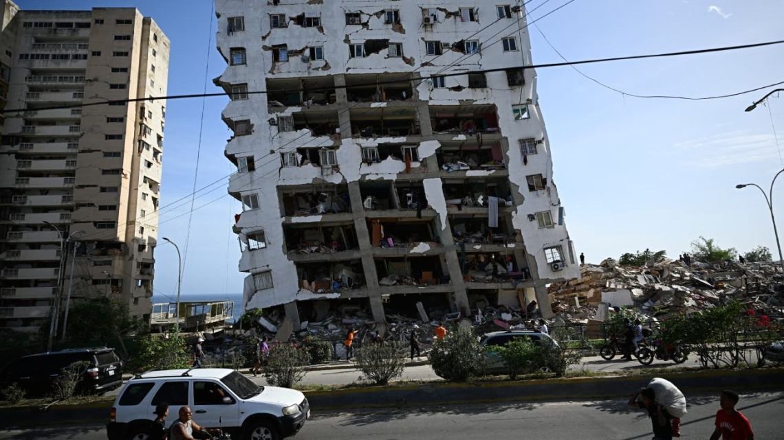 Devastación y caos por los terremotos en Venezuela: los muertos suben a 589 y hay 51.000 desaparecidos