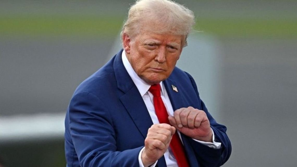 Donald Trump cortó una entrevista en vivo, acusó a una periodista de estar “comprada” y abandonó el estudio