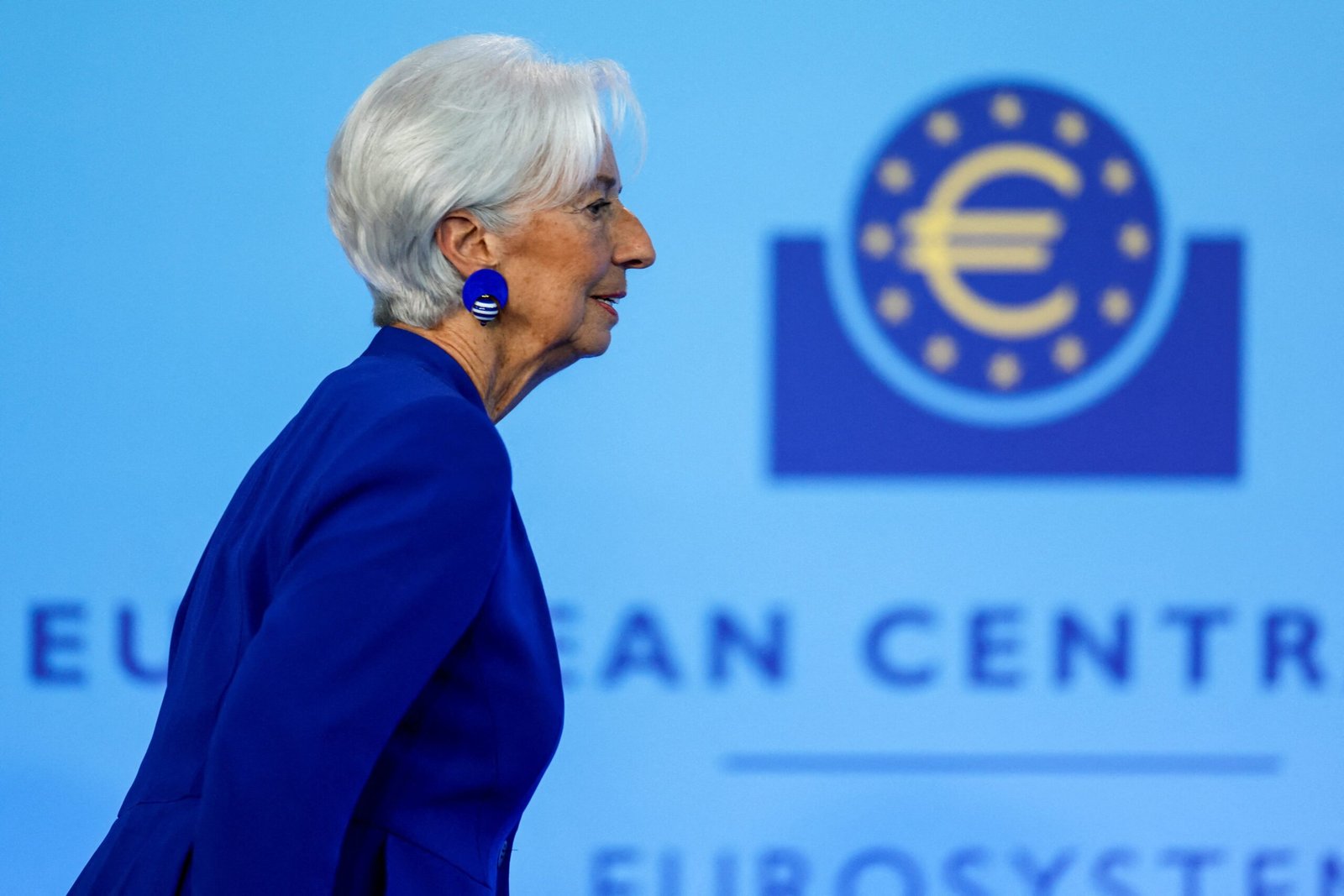El BCE sube los tipos por primera vez en casi tres años y empeora sus previsiones de inflación