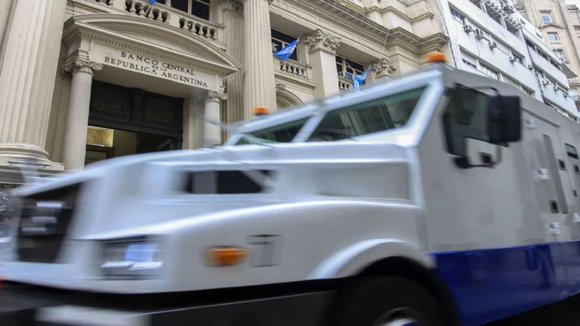 El Banco Central quedó al borde de completar su meta de compra de dólares para 2026