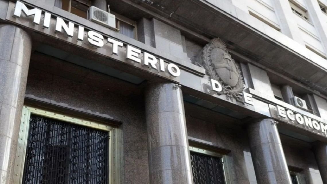 El Gobierno anunció que volvió a alcanzar superávit financiero en mayo