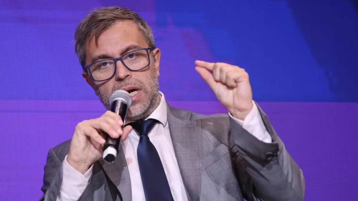 El Gobierno reestructura deuda en manos del BCRA y alivia vencimientos