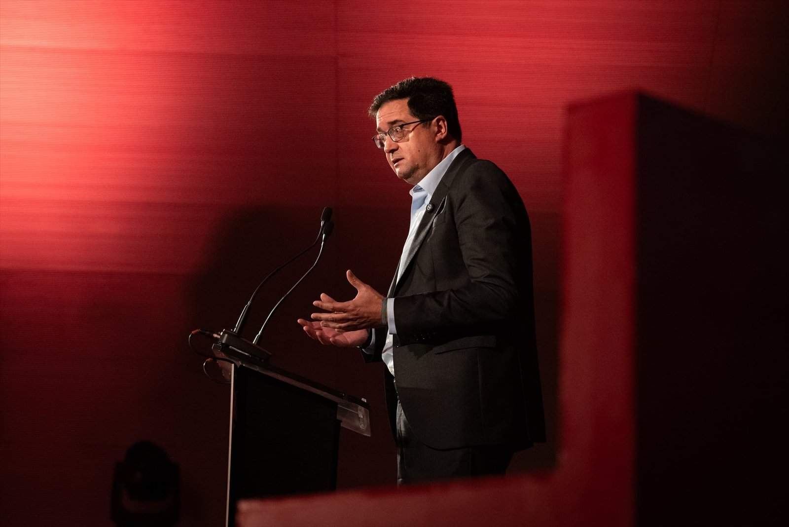 El PSOE pasa de la depresión a la indignación después del auto de Peinado contra Begoña Gómez