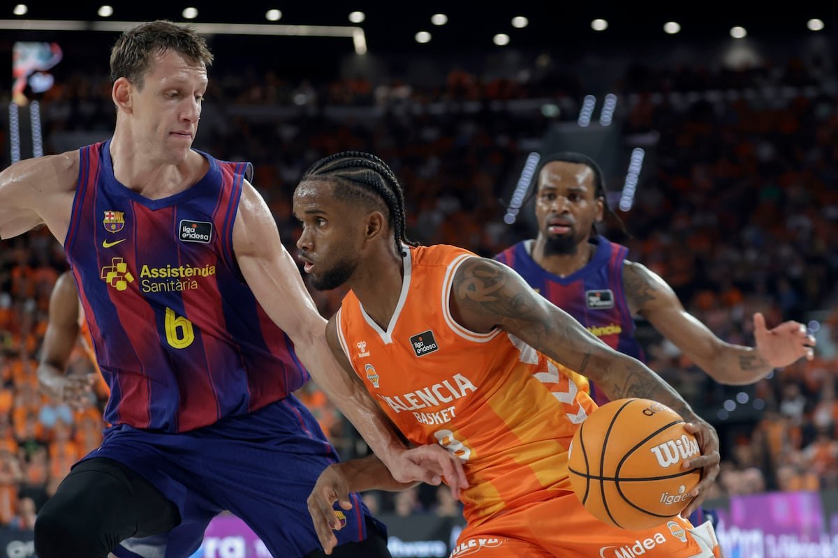 El Valencia Basket zarandea al Barcelona e iguala la serie con una contundente victoria | Baloncesto | Deportes