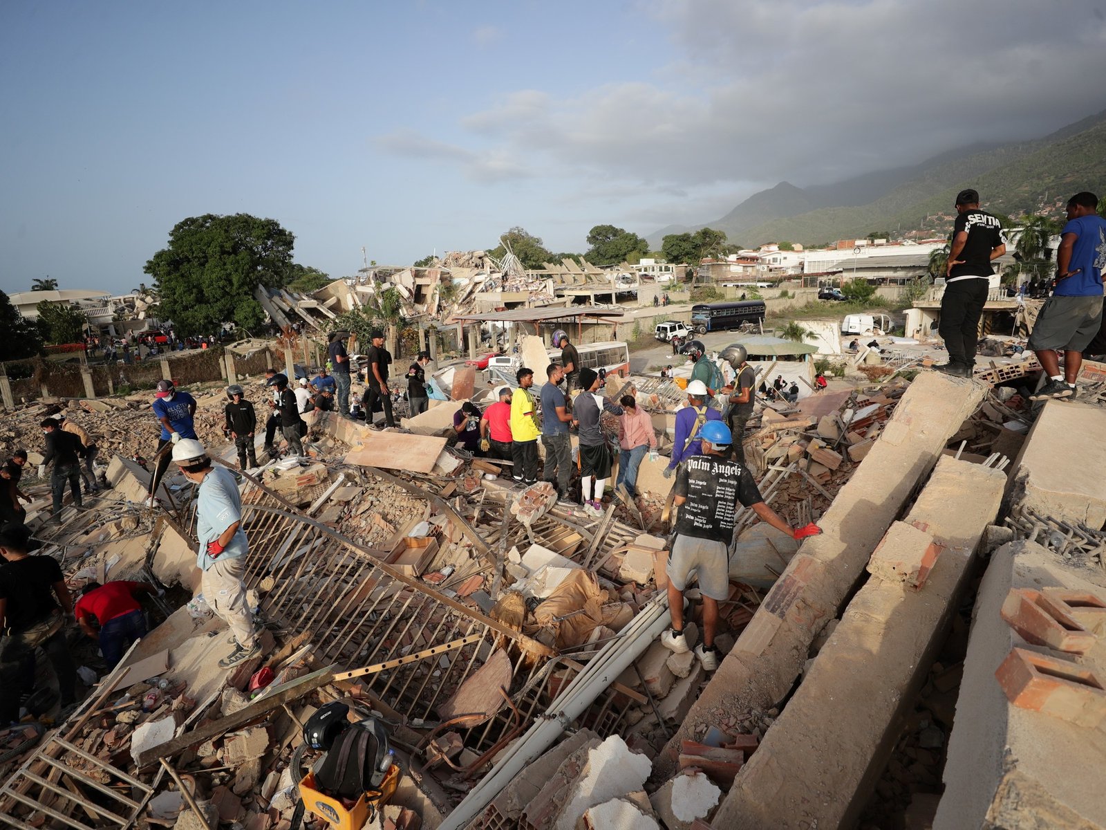 El angustiante relato de los venezolanos en Argentina que siguen buscando a sus familiares tras los terremotos