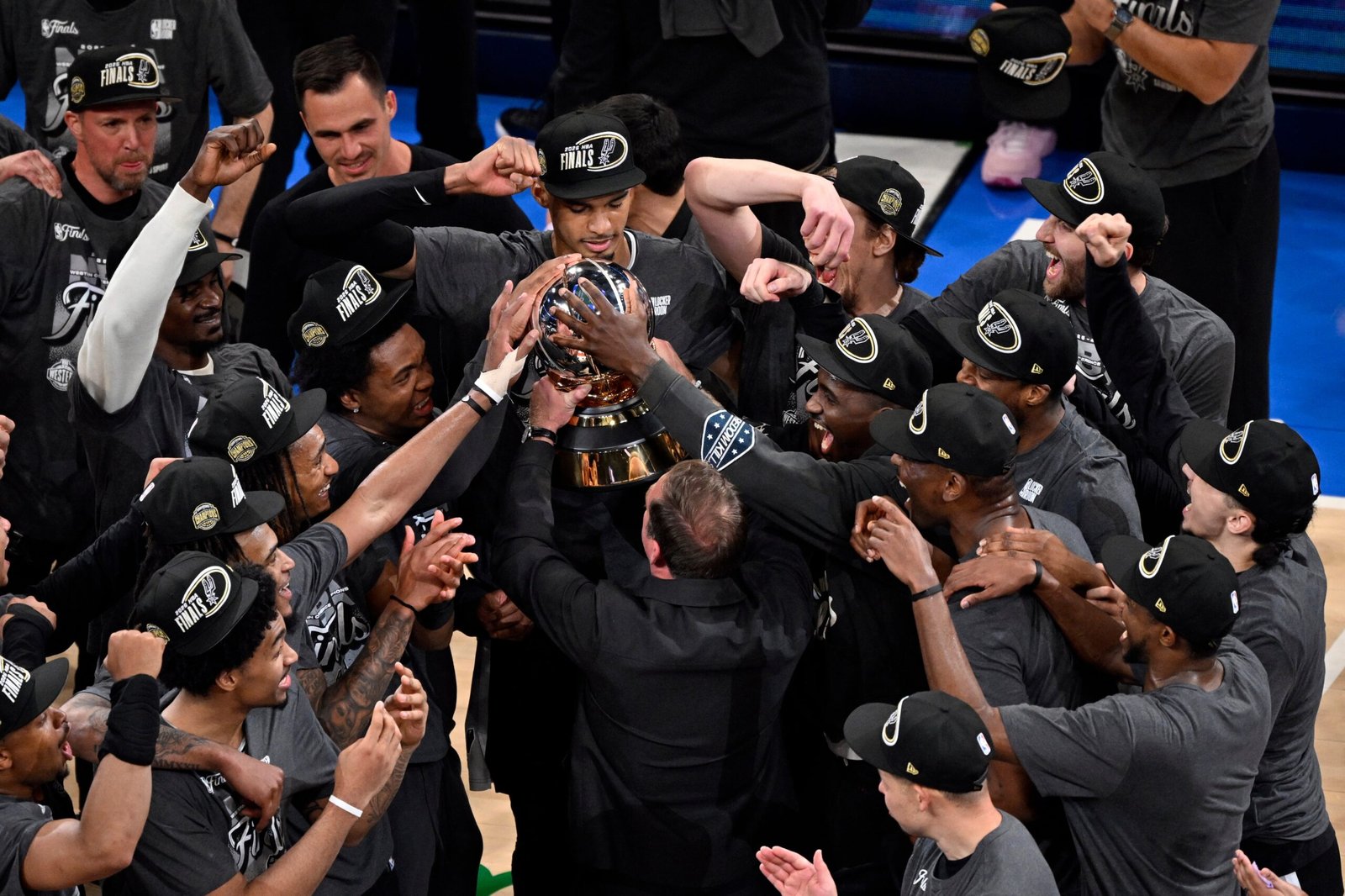 El consejo de sabios que impulsa la eclosión de los jóvenes Spurs de Wembanyama, finalistas de la NBA