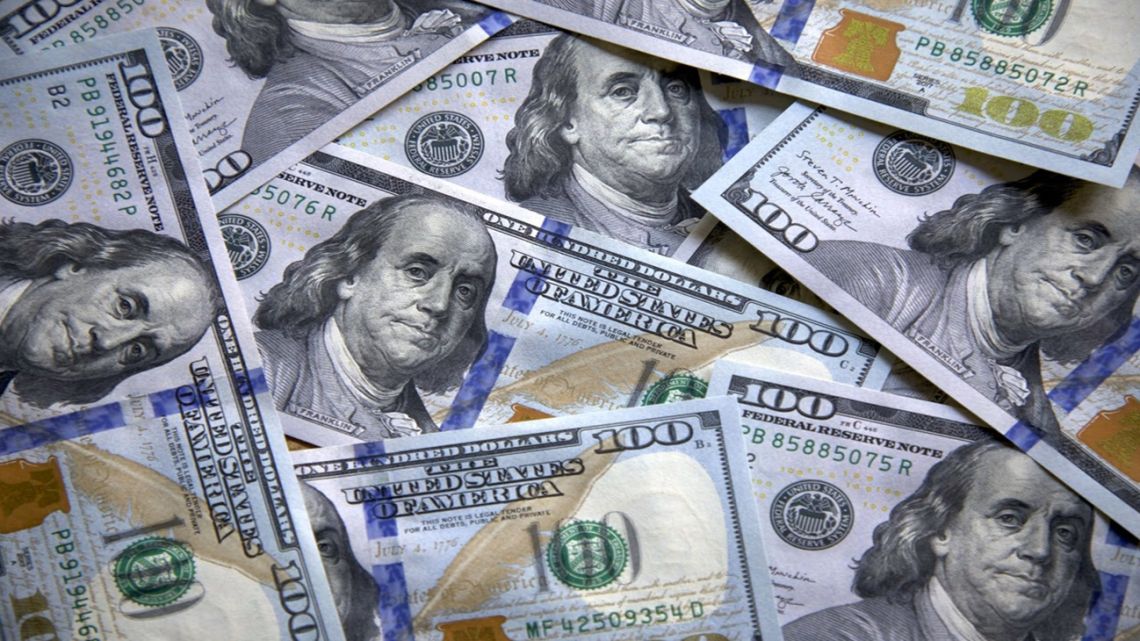 El dólar volvió a subir y las cotizaciones paralelas superaron los $1.500: qué factores impulsan la demanda