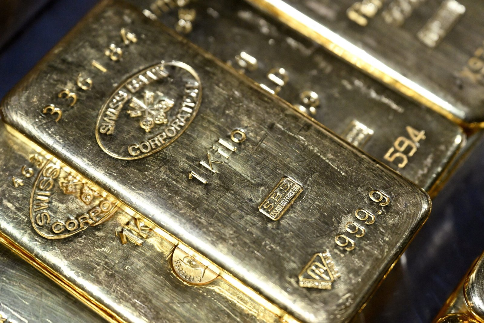 El oro cae por debajo de los 4.000 dólares la onza por primera vez desde noviembre