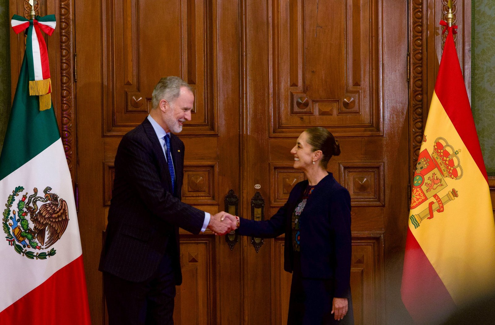 El rey Felipe VI y Claudia Sheinbaum en Palacio Nacional, en Ciudad de México, este jueves.
