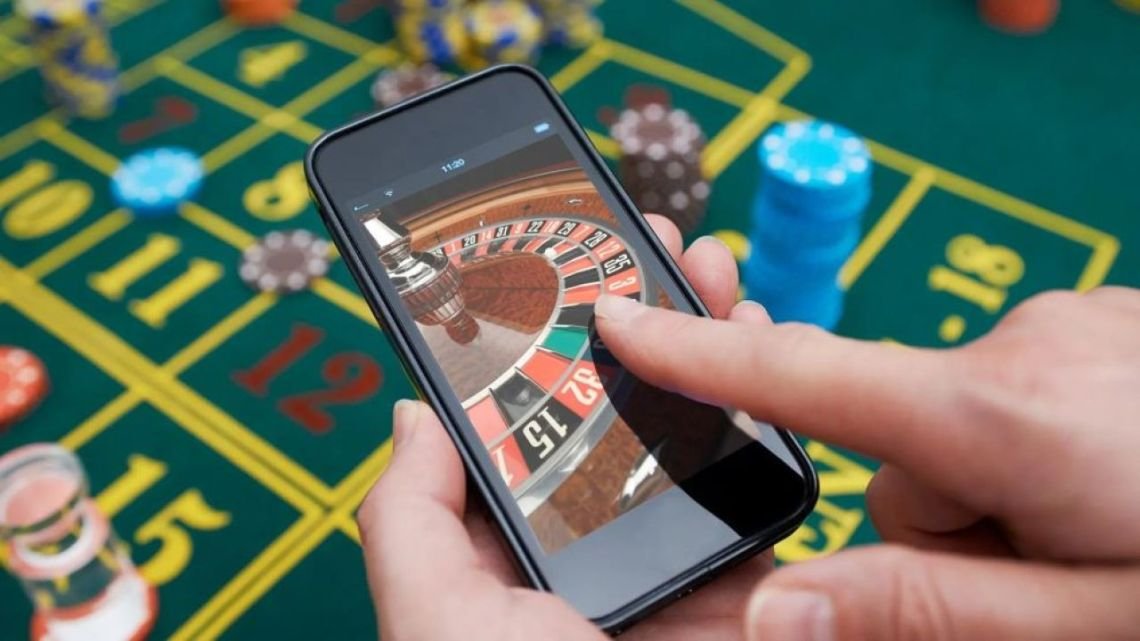 En "QR!" hablaron acerca de la ludopatía y advirtieron: “Se están apropiando del tiempo y del futuro de los jóvenes”