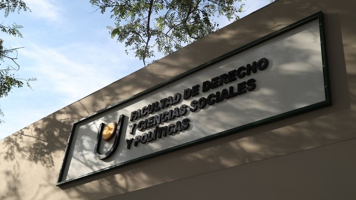 Escándalo en la UNNE: tres alumnas denunciaron a un profesor por acoso sexual y fue separado del cargo