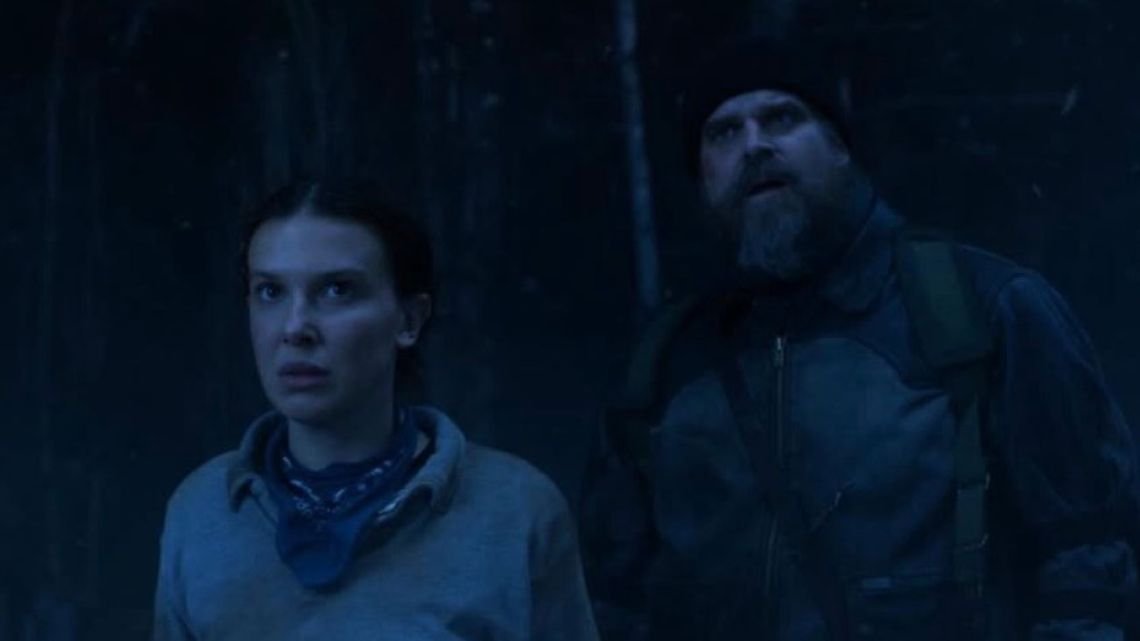 Espionaje, secretos y reencuentro: los detalles de la nueva serie que vuelve a unir a Millie Bobby Brown y David Harbour