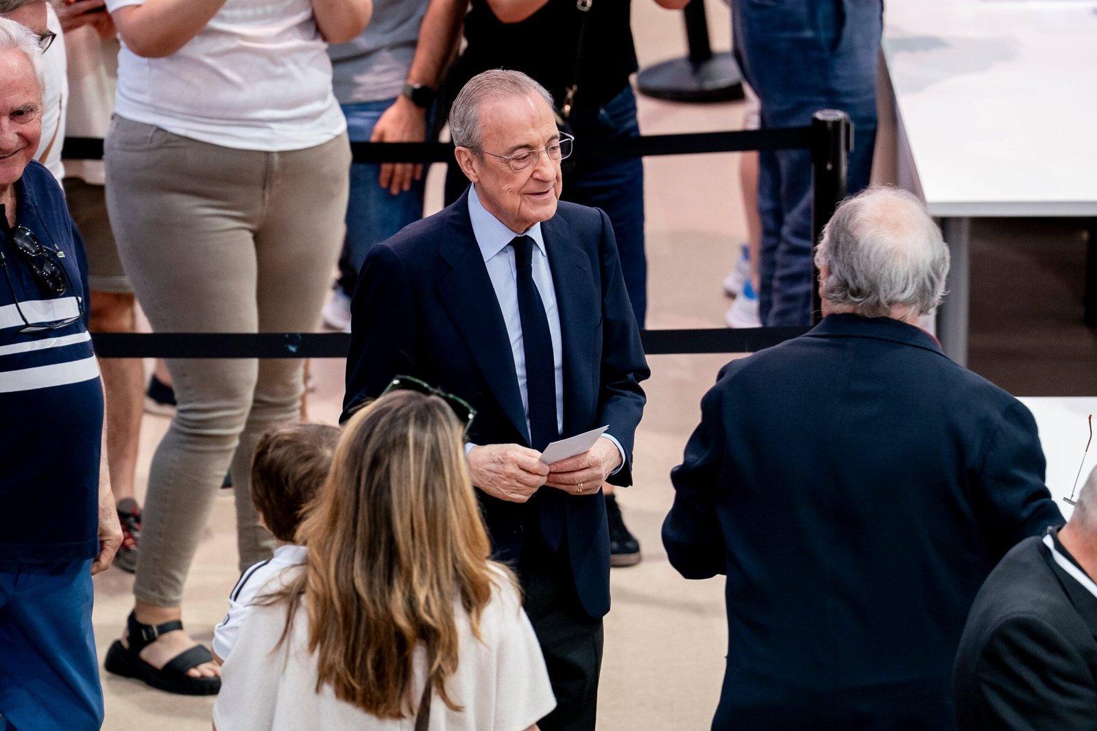Florentino Pérez derrota a Enrique Riquelme y será presidente del Real Madrid hasta 2030