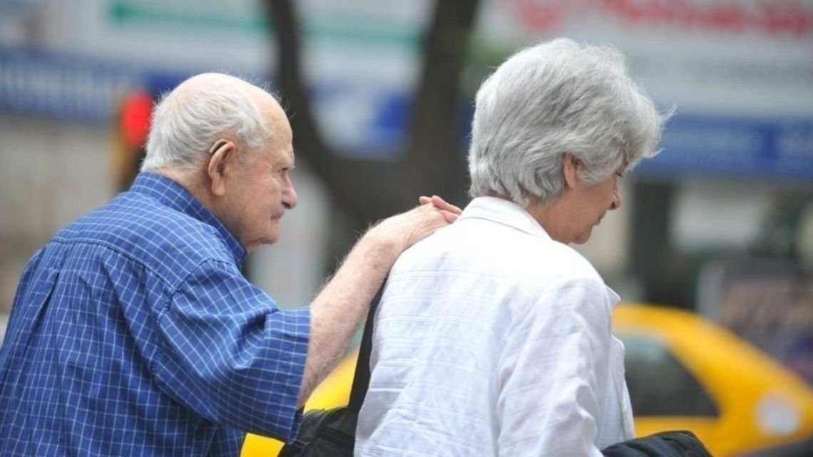 Jubilaciones en crisis: aseguran que un adulto mayor necesita más de $1,5 millones para no ser pobre