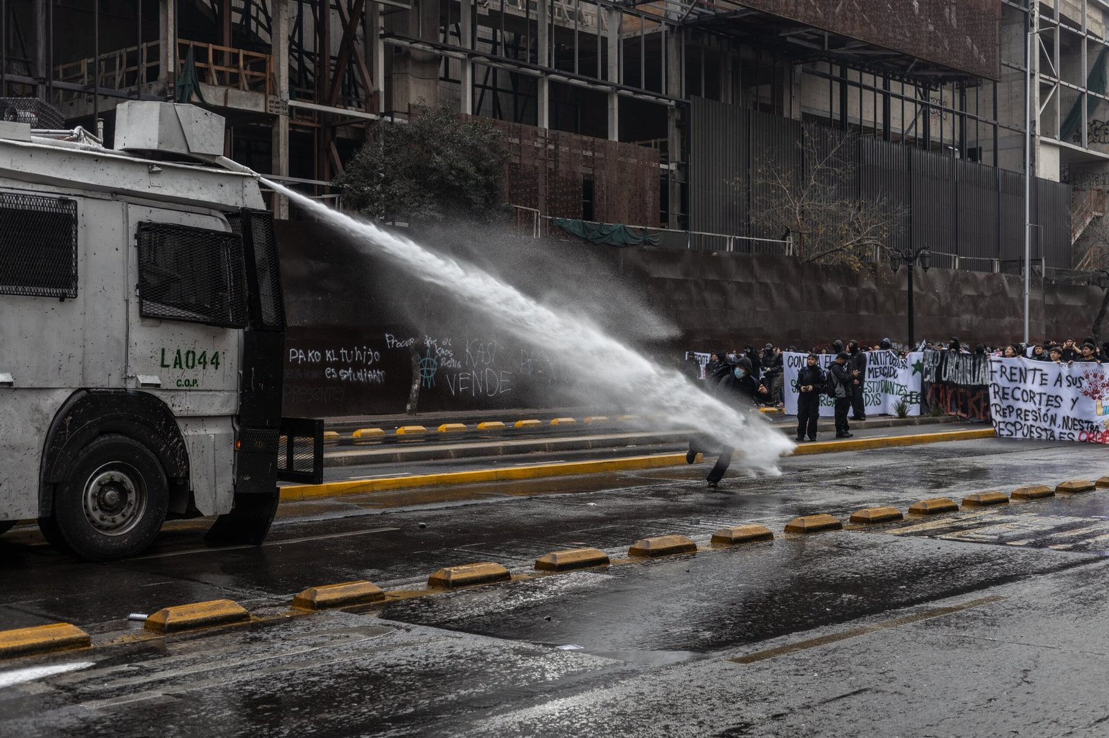 Protesta de estudiantes en Santiago, este miércoles.
